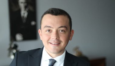 Alfa Solar Enerji CEO’su Hüseyin Mertcan Karabaş, Yenilenebilir Enerji Sektöründe Geleceğe Işık Tutuyor Alfa Solar Enerji CEO’su Hüseyin Mertcan Karabaş, Yenilenebilir Enerji Sektöründe Geleceğe Işık Tutuyor